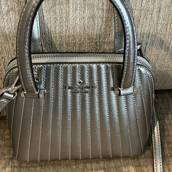 Kate Spade silver metallic leather domed shaped bag, 6 x 8 x 4 adjustable strap - Picture 2 of 9